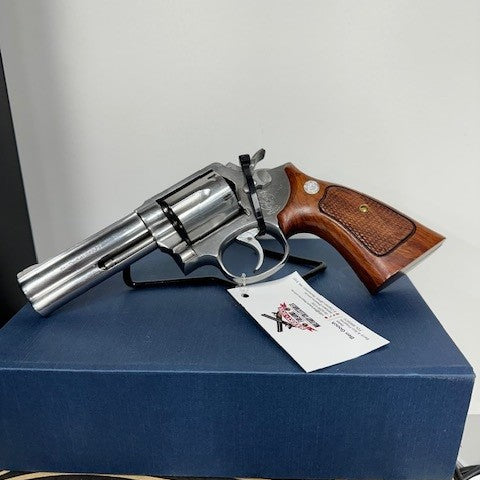 Smith & Wesson 681 Deluxe - Pre Loved